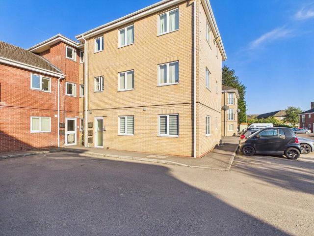Flat for sale in Corby, North Northamptonshire