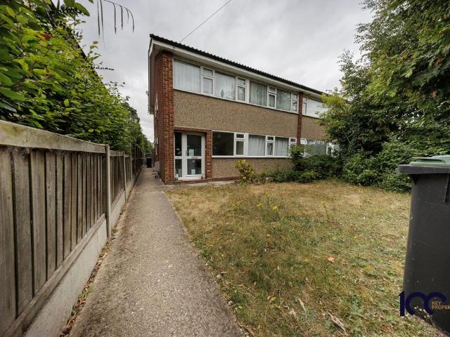 Flat for sale in Ongar, Epping