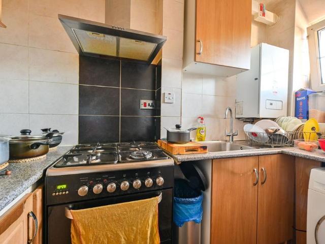 Flat for sale in St. George in the East, Greater London