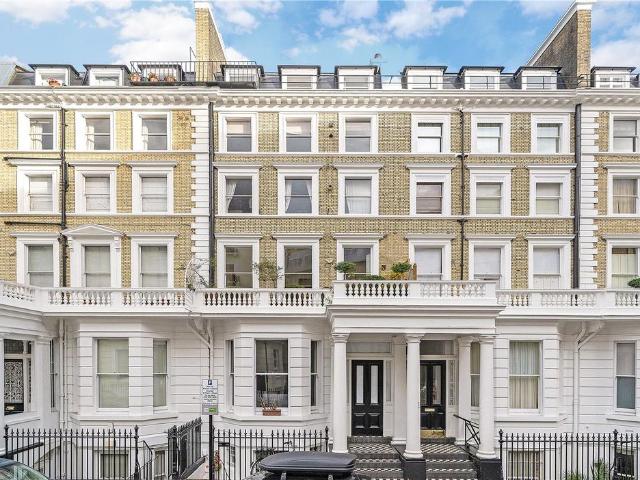 Flat for sale in South Kensington, Greater London