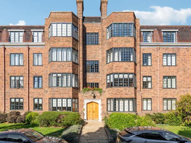 Flat for sale in Putney, Greater London