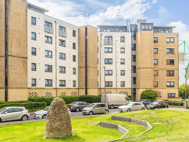 Flat for sale in Leith Links, Scotland