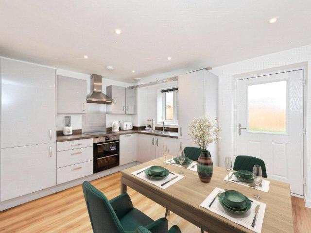 Flat for sale in Heol-las, Surrey