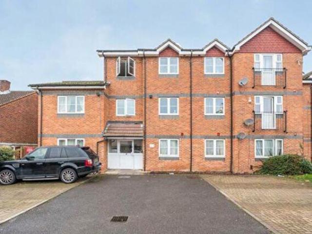 Flat for sale in Britwell, Slough