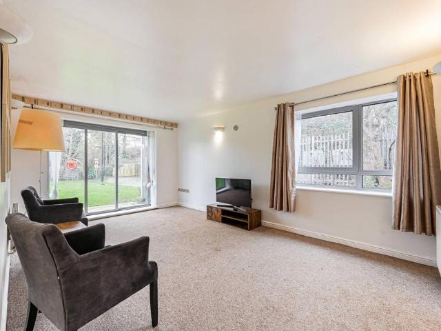 Flat for sale in London Borough of Lewisham, Ladywell