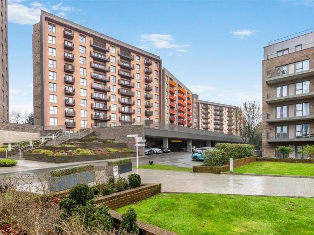 Flat for sale in Allington, Midway