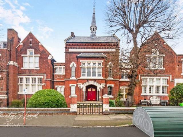 Flat for sale in Greenwich Town Centre, Greater London