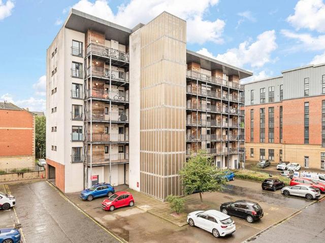 Flat for sale in Leith Links, Leith