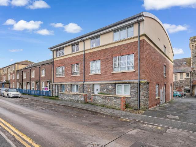 Flat for sale in Wapping Wharf, Feckenham