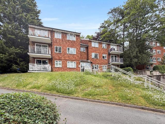 Flat for sale in Hillview, Surrey