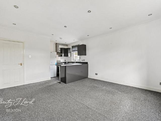 Flat for sale in Abbeville Village, Greater London