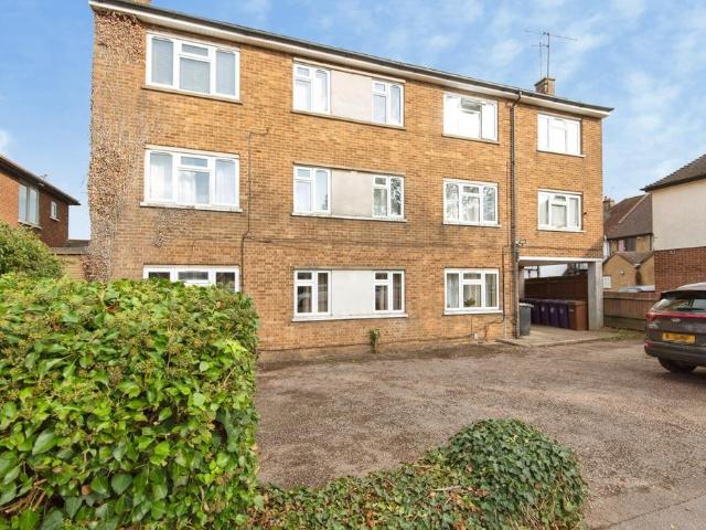 Flat for sale in Hitchin, North Hertfordshire