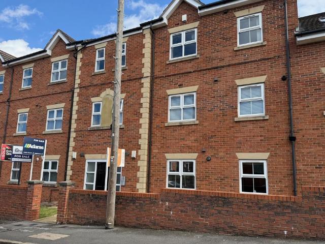 Flat for sale in Runcorn, Cheshire