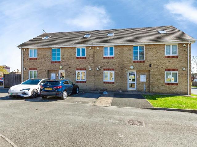 Flat for sale in Slough