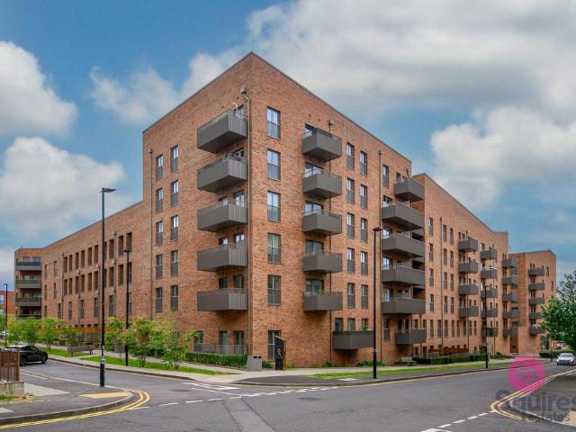 Flat for sale in West Finchley, Greater London