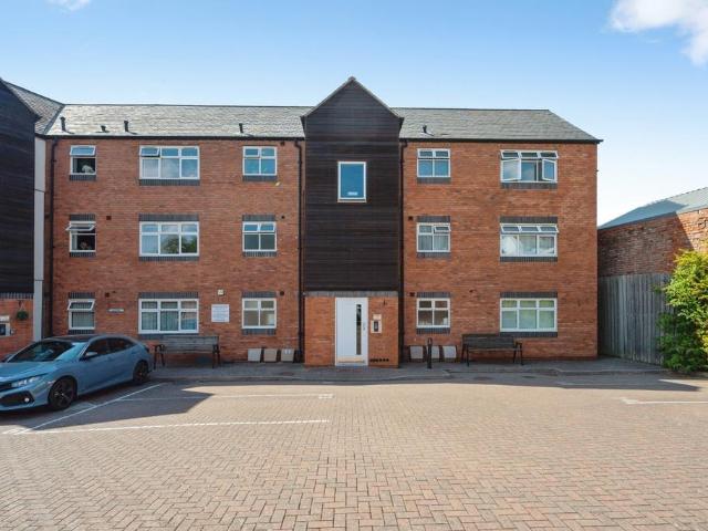Flat for sale in Diglis, Worcestershire