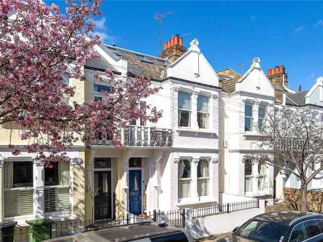 Flat for sale in Fulham, Greater London