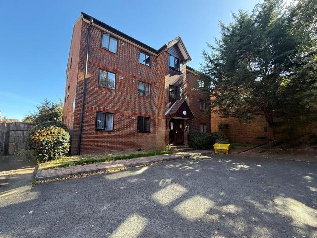 Flat for sale in Bury Park, Luton