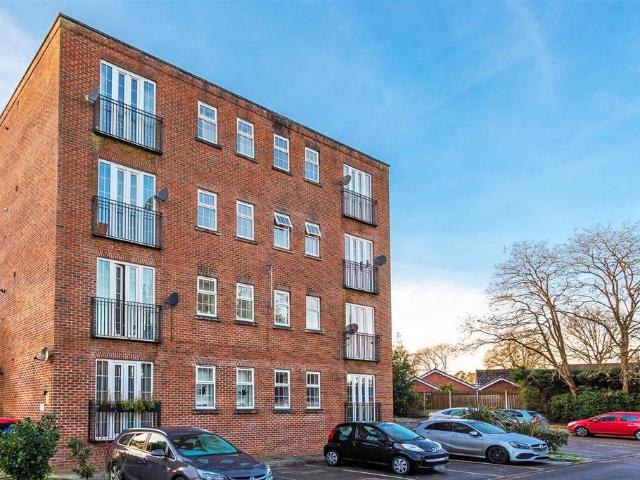 Flat for sale in Bessacarr, South Yorkshire