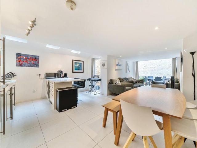 Flat for sale in Brixton, Greater London