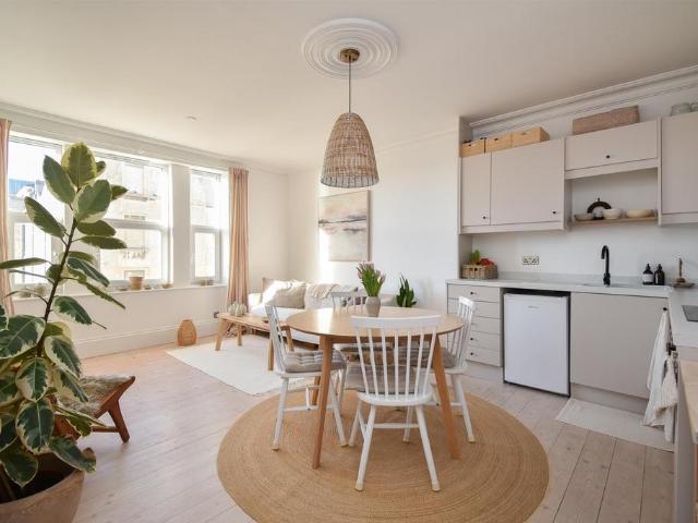 Flat for sale in Bohemia, Guestling Green
