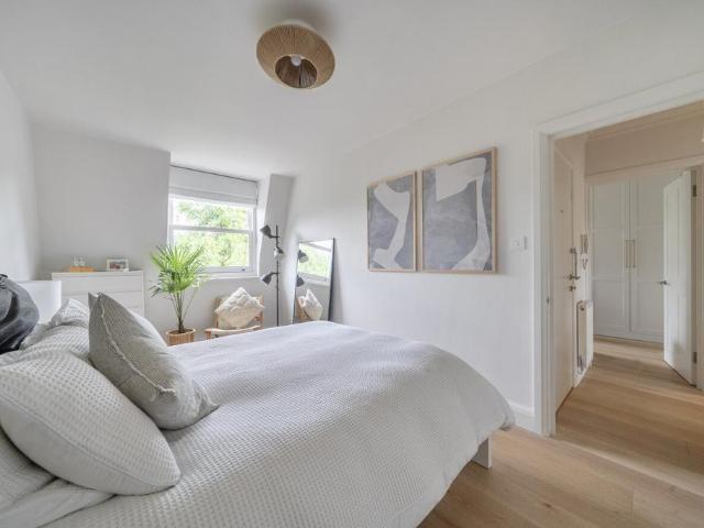 Flat for sale in Putney, Greater London