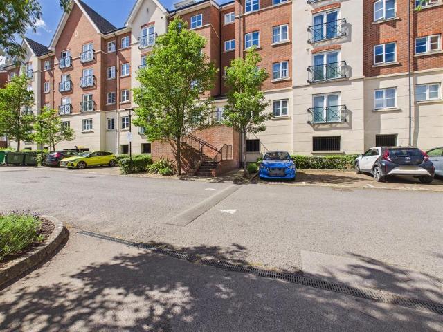 Flat for sale in Walton, Aylesbury