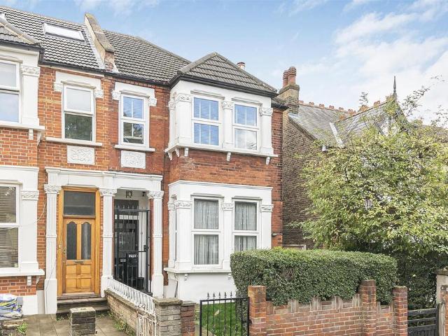Flat for sale in Upper Walthamstow, Greater London