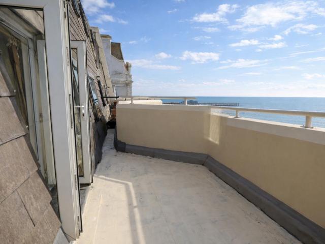 Flat for sale in Bohemia, Guestling Green