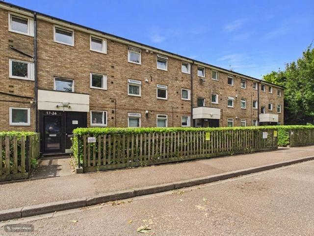 Flat for sale in Hammerfield, Pouchen End
