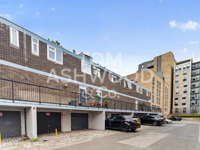 Flat for sale in Ratcliffe, Shadwell