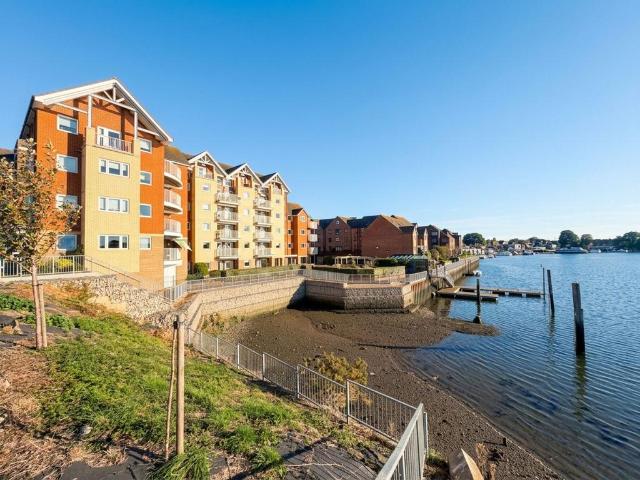 Flat for sale in Bitterne Park, Southampton