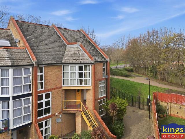 Flat for sale in Rotherhithe, Greater London