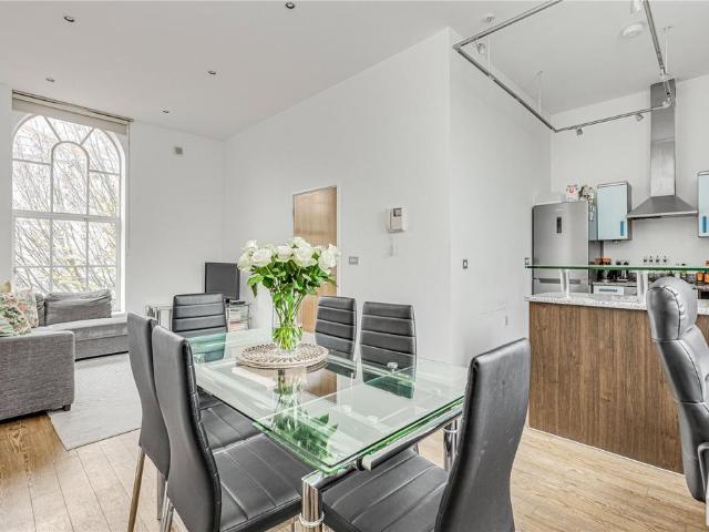 Flat for sale in West Kensington, Greater London