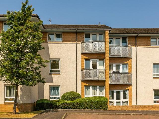 Flat for sale in Saughton, Scotland