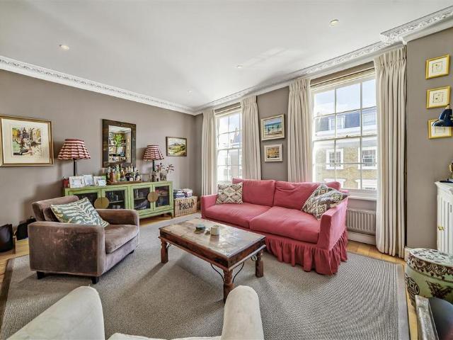 Flat for sale in Pimlico, Greater London