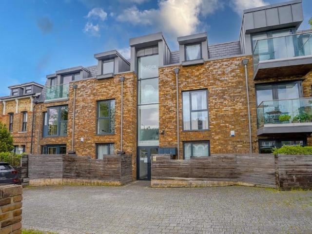 Flat for sale in East Dulwich, Greater London