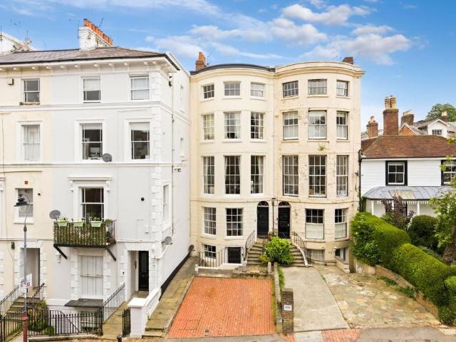Flat for sale in Broadwater Down, Sandown Park