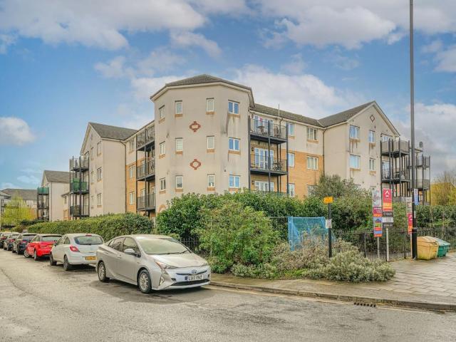 Flat for sale in Ponders End, Greater London