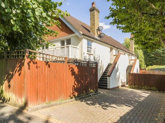 Flat for sale in Little Stanmore, Greater London