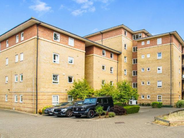 Flat for sale in Friern Barnet, Greater London