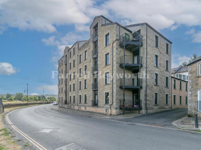 Flat for sale in The Quayside, Bare