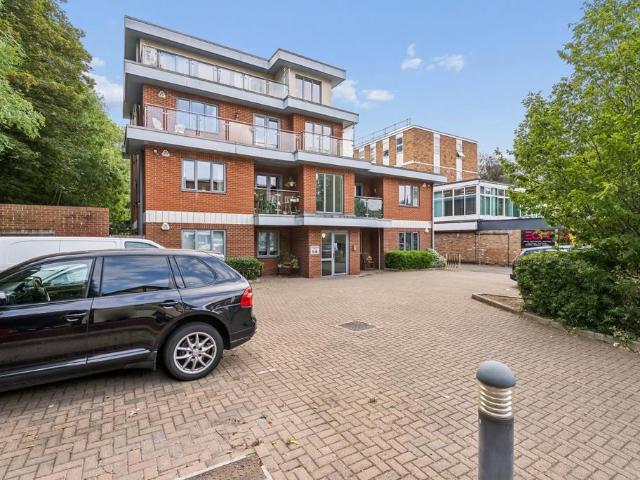 Flat for sale in Heronsgate, Batchworth