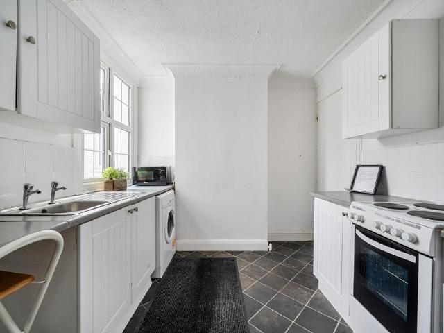 Flat for sale in Strawberry Hill, Greater London