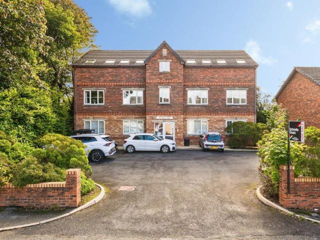 Flat for sale in Daisy Hill, Lee Bank
