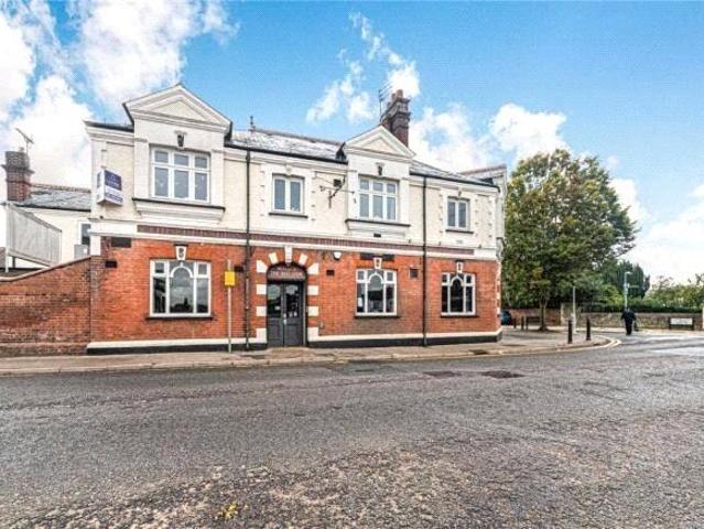 Flat for sale in Holywell Estate, Watford