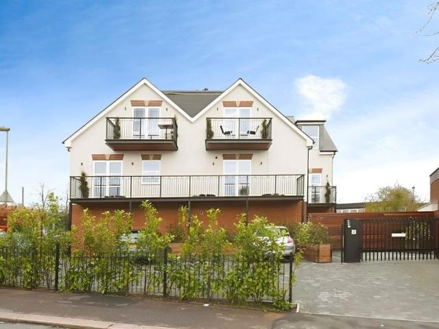 Flat for sale in West Finchley, Greater London