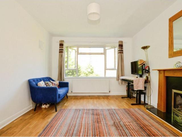 Flat for sale in Harlesden, Greater London