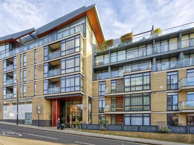 Flat for sale in West Hampstead, Greater London