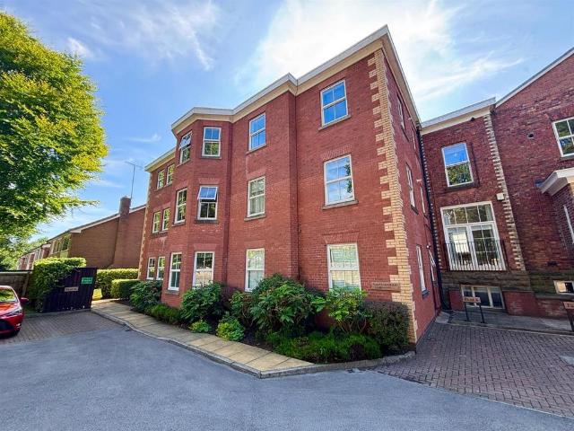 Flat for sale in Bollinbrook, Macclesfield